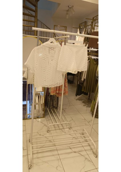Flowfashion Şortlu Güpürlü Takım fırsatları