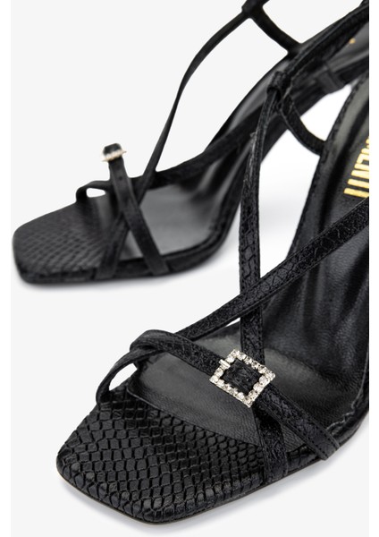 Kadın Hakiki Deri Siyah Topuklu Ayakkabı 1075 1523-16 Bn Ayk Y25 Sıyah modelleri