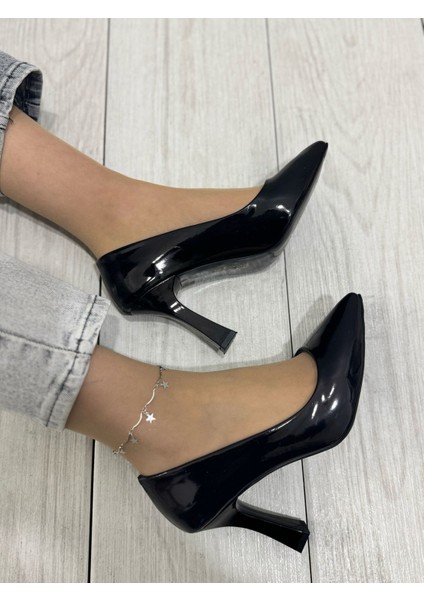 Siyah Rugan Sivri Burun Stiletto