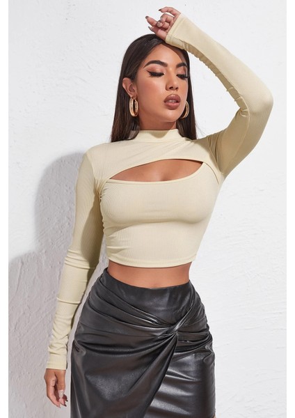 Kadın Ekru Göğüs Dekolteli Uzun Kollu Cut Out Crop Top Bluz