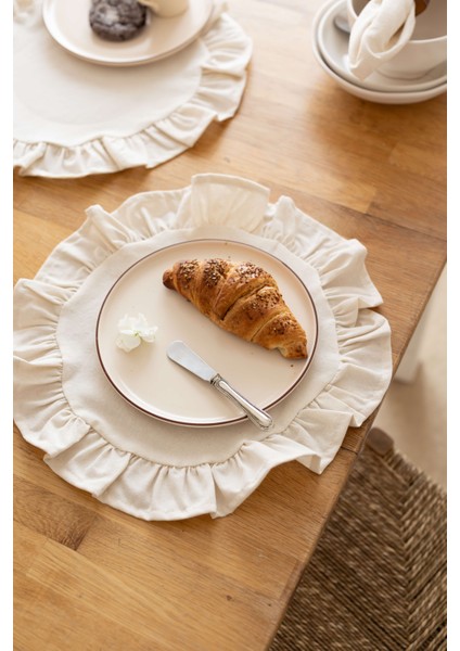 Rufle | 7 Parça 6 Kişilik Sofra Seti, 1 Adet Runner 40 x 110 Cm- 6 Adet Amerikan Servisi 40 cm