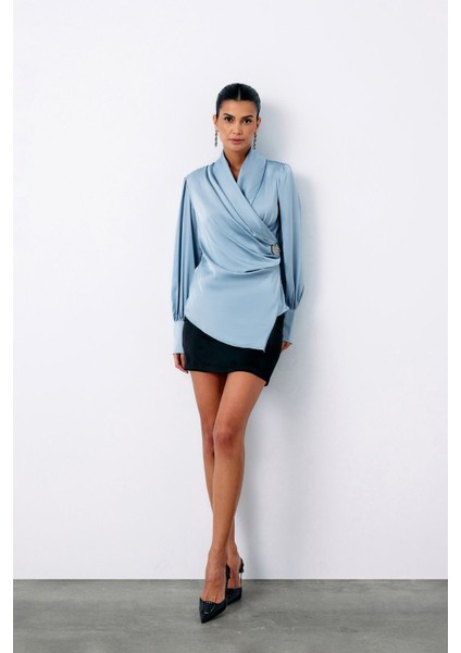 Broşlu Kruvaze Bluz - Bebe Mavi