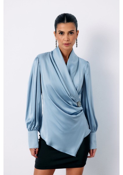 Broşlu Kruvaze Bluz - Bebe Mavi