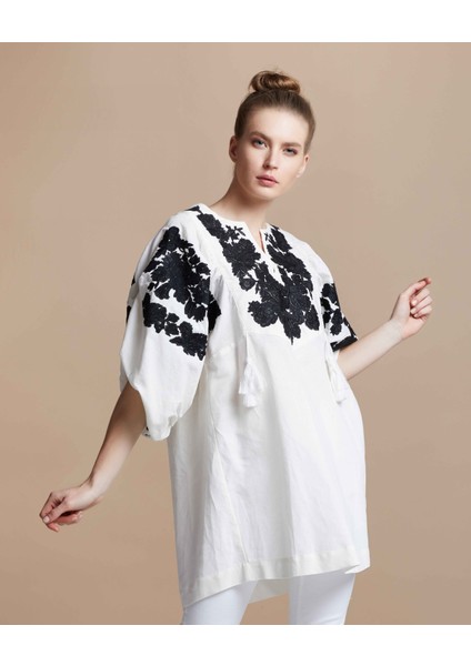 Kadın Etnik Desenli Salaş Tunik – Nakışlı Kol ve Yaka Detaylı fiyatları