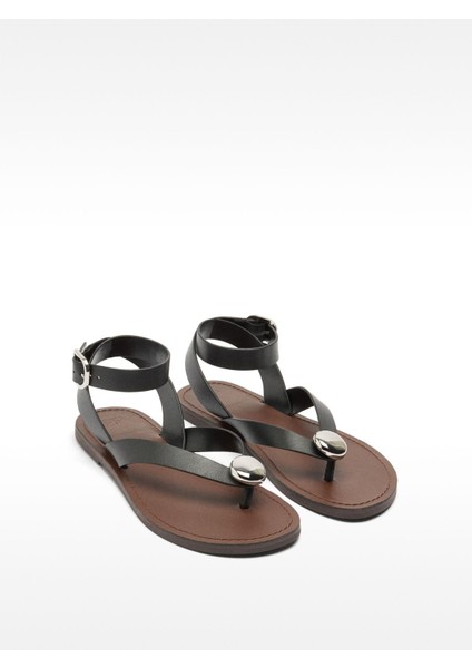 Metalik Detaylı %100 Deri Sandalet