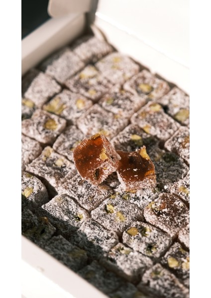 Hindistan Cevizi Kaplı Çifte Kavrulmuş Antep Fıstıklı Lokum 500 gram modelleri