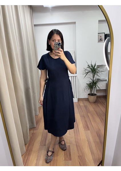 Yan Bağlamalı Kısa Kollu Midi Boy Lacivert Elbise