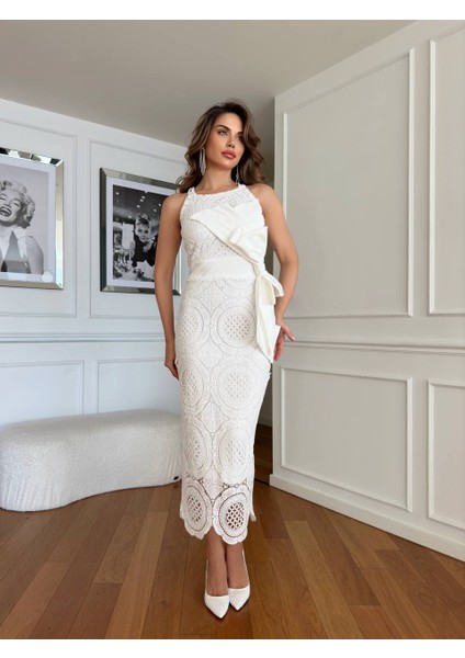 Midi Boy, Dantel Işlemeli Gövde, Belde Büyük Fiyonk Detaylı "bow‑detail Lace Midi Dress". fiyatları