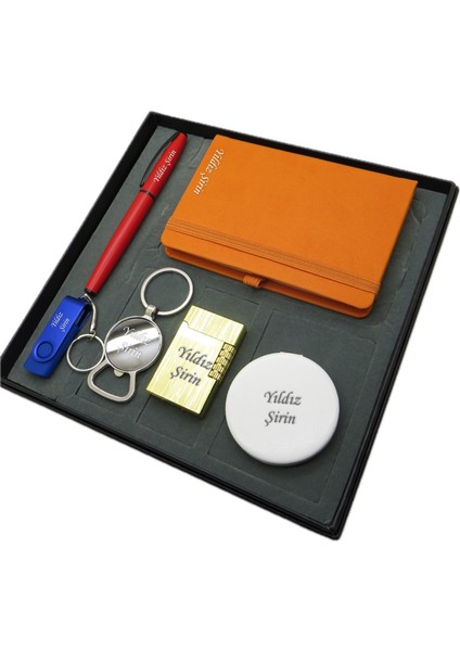 Signator® Cuprinia | Isme Özel Set - 32 Gb. USB Bellek + Çakmak + Not Defteri + Anahtarlık + Kalem ve El Aynası | Kişiye Özel Hediyelik Set