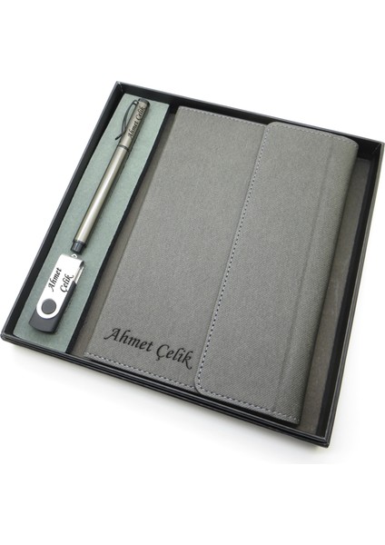 Signator® Codex | N141 Kişiye Özel Defterli Set - Isme Özel Gri Kalem + Isme Özel Gri Defter + Isme Özel 32 GB USB Bellek| Isme Özel Kutusunda Hediyelik Set