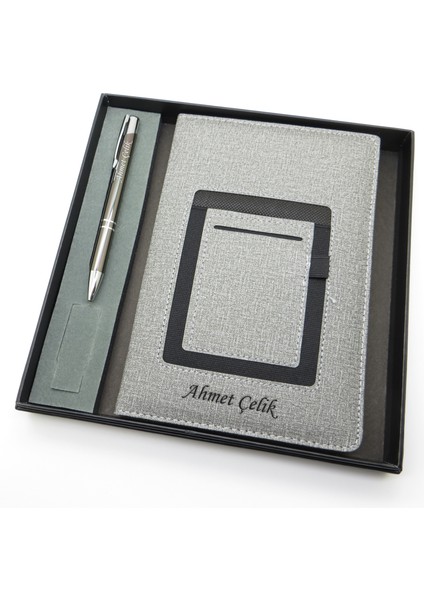 Signator® Codex | N133 Kişiye Özel Defterli Set - Isme Özel Gri Kalem + Isme Özel Gri Defter | Isme Özel Kutusunda Hediyelik Set