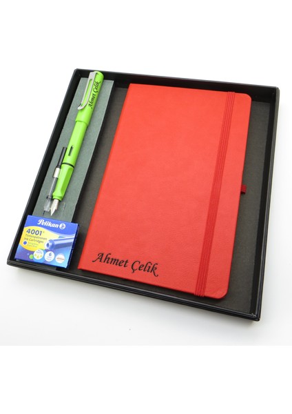 Signator® Codex | N316 Kişiye Özel Defterli Set - Isme Özel Açık Yeşil Dolma Kalem + Isme Özel Kırmızı Defter + Yedek Kartuş| Isme Özel Kutusunda Hediyelik Set