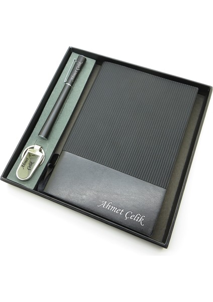Signator® Codex | N155 Kişiye Özel Defterli Set - Isme Özel Siyah Kalem + Isme Özel Siyah Defter + Isme Özel Anahtarlık | Isme Özel Kutusunda Hediyelik Set