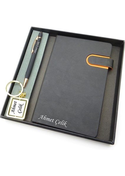 Signator® Codex | N297 Kişiye Özel Defterli Set - Isme Özel Siyah Kalem + Isme Özel Siyah Defter + Isme Özel Anahtarlık| Isme Özel Kutusunda Hediyelik Set