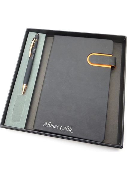 Signator® Codex | N296 Kişiye Özel Defterli Set - Isme Özel Siyah Kalem + Isme Özel Siyah Defter | Isme Özel Kutusunda Hediyelik Set
