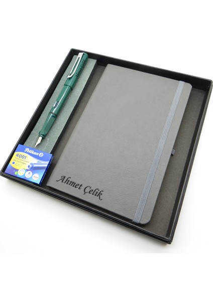 Signator® Codex | N300 Kişiye Özel Defterli Set - Isme Özel Yeşil Dolma Kalem + Isme Özel Gri Defter + Yedek Kartuş| Isme Özel Kutusunda Hediyelik Set