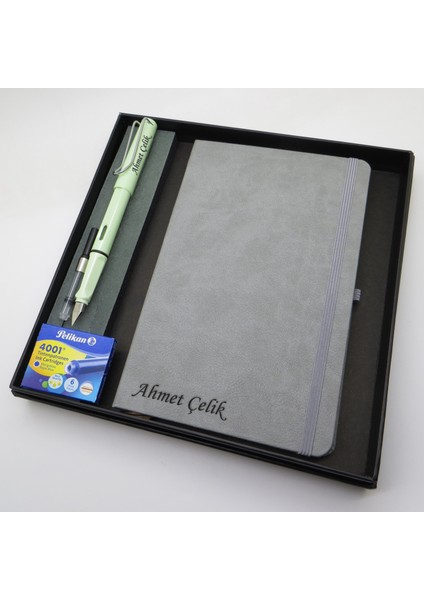 Signator® Codex | N322 Kişiye Özel Defterli Set - Isme Özel Pastel Yeşil Dolma Kalem + Isme Özel Gri Defter + Yedek Kartuş| Isme Özel Kutusunda Hediyelik Set