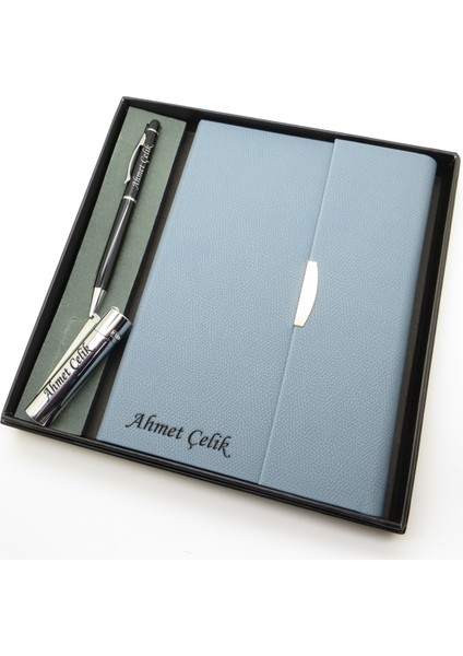 Signator® Codex | N213 Kişiye Özel Defterli Set - Isme Özel Siyah Kalem + Isme Özel Açık Mavi Defter + Isme Özel Gümüş Çakmak | Isme Özel Kutusunda Hediyelik Set