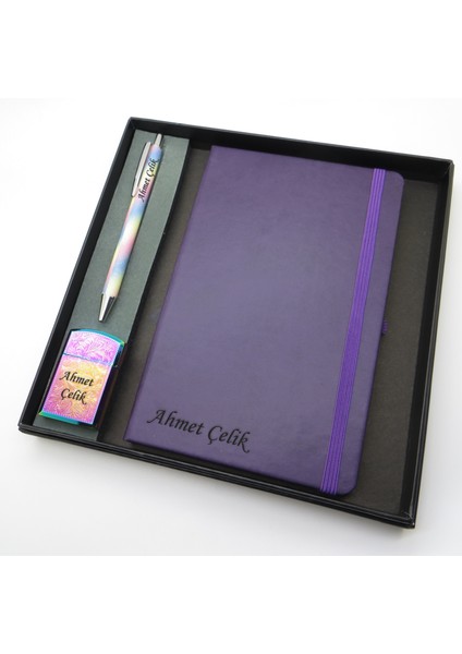 Signator® Codex | N248 Kişiye Özel Defterli Set - Isme Özel Gökkuşağı Kalem + Isme Özel Mor Defter + Isme Özel Gökkuşağı Çakmak | Isme Özel Kutusunda Hediyelik Set