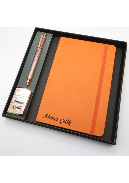 Signator® Codex | N261 Kişiye Özel Defterli Set - Isme Özel Pembe Kalem + Isme Özel Turuncu Defter + Isme Özel Gold Çakmak| Isme Özel Kutusunda Hediyelik Set