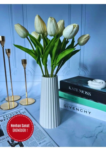 Modern Dekorasyon Için Şık Beyaz Çizgili Seramik Çiçek Vazo - Minimalist ve Zarif Vazo Modelleri