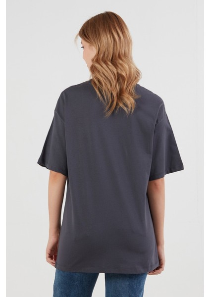 Kurdele Nakışlı Oversize Tişört modelleri