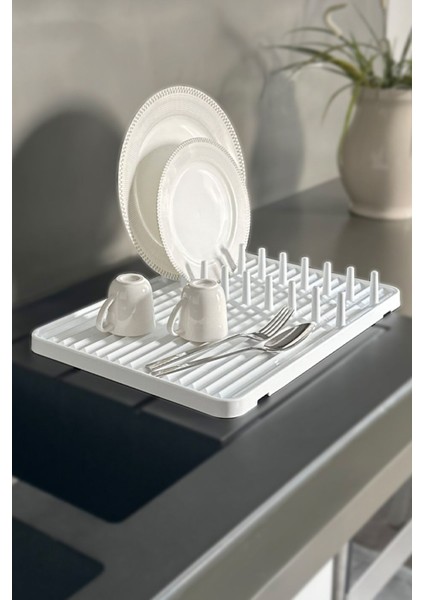 Şık ve kullanışlı beyaz bulaşıklık, mutfağınıza zarafet katacak.