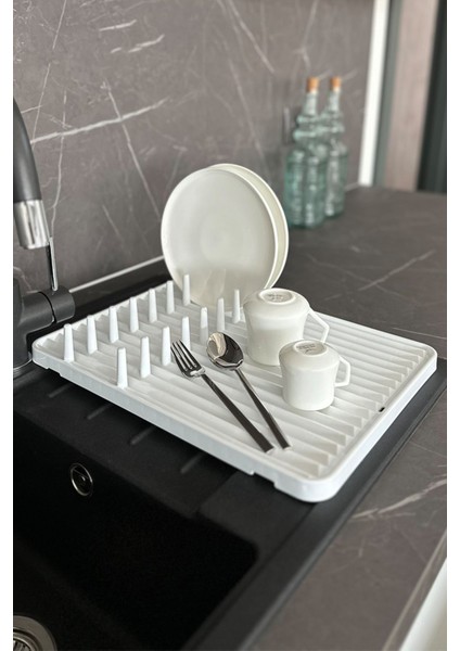 Şık ve kullanışlı beyaz bulaşıklık, mutfağınıza zarafet katacak. fiyatları