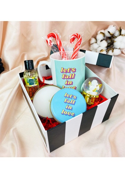 Let's Fall In Love Tasarımlı Mum Kupa Kolonya ve Altınyaldızlı Melek Kar Küresi Set fiyatları