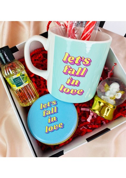 Let's Fall In Love Tasarımlı Mum Kupa Kolonya ve Altınyaldızlı Melek Kar Küresi Set indirimleri