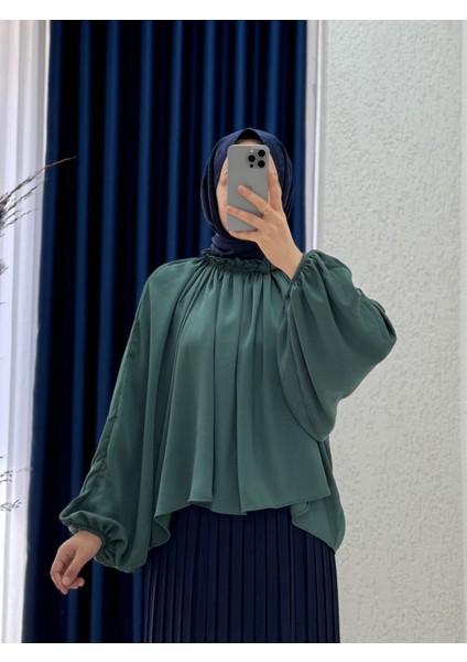 Raveva Yakası Fırfır ve Pile Detay Ağaç Kabuğu BLUZ-EK543 Zümrüt Yeşili