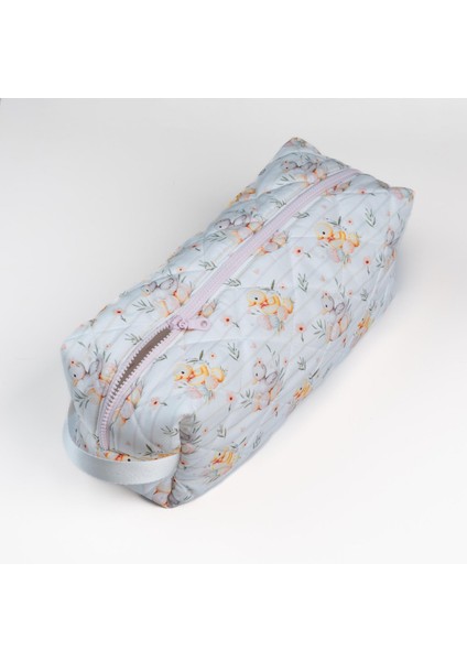 Ördek Desenli Beyaz Su Geçirmez Kapitoneli Airwrap Uyumlu Saç Şekillendirici Çantası – Geniş Hacimli, Fermuarlı, Pamuk Astarlı, Yıkanabilir Bakım Organizeri (35X14X12 Cm) fırsatları