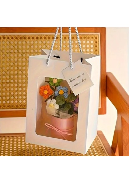 El Yapımı Örgü Buketi Pembe Vazo ile - 5 Örgü Çiçeği, Peluş, Taşıma Çantası ve Dekoratif Kurdele Dahil 20 cm