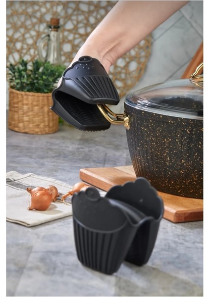 Çok Renkli Silikon Fırın Eldiveni 10x10 cm, ısı yalıtımlı ve kaymaz tasarım indirimleri