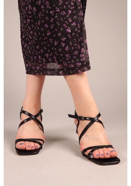 Felira Çapraz Biyeli Topuklu Ayakkabı Siyah fiyatları