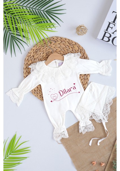 Kız Bebek Organik Isim Baskılı Dantelli Şapkalı Lüks Tulum Seti STL7030