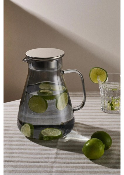 Borosilikat Cam Metal Kapaklı Lüks Sürahi 1900 ml Füme