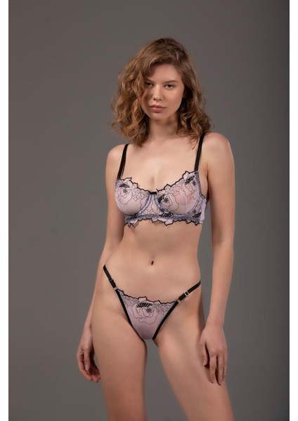 Benedetta Black – Zarif Çiçek Işlemeli Siyah Dantel Lingerie Takım