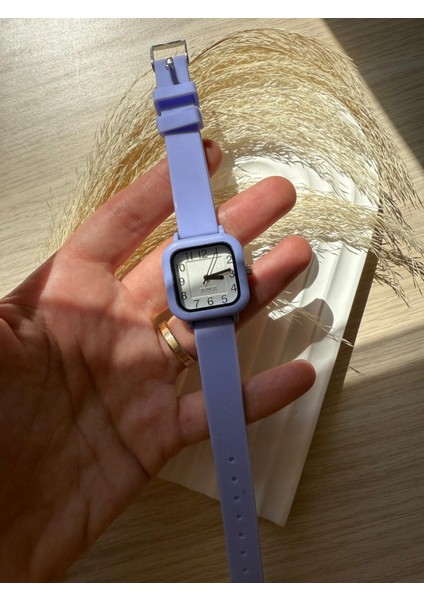 Retro Minimal Vintage Silikon Kordon Kadın Kol Saati Silikon Model