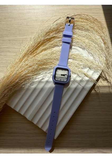 Retro Minimal Vintage Silikon Kordon Kadın Kol Saati Silikon Model