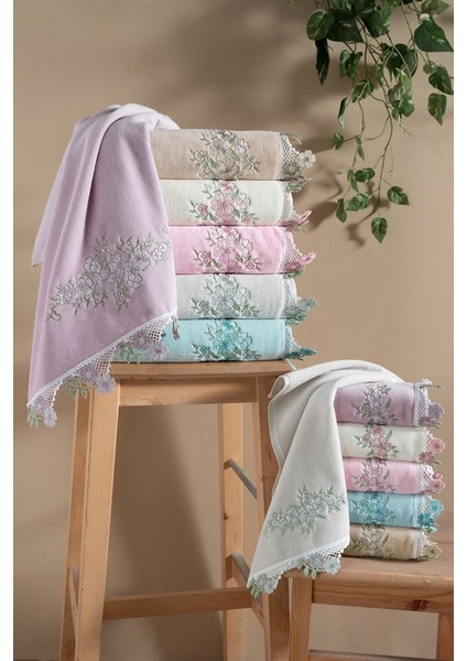 Kadife Nakışlı Çeyiz Havlusu 30x50, yumuşak ve şık dokusu ile günlük kullanım için ideal