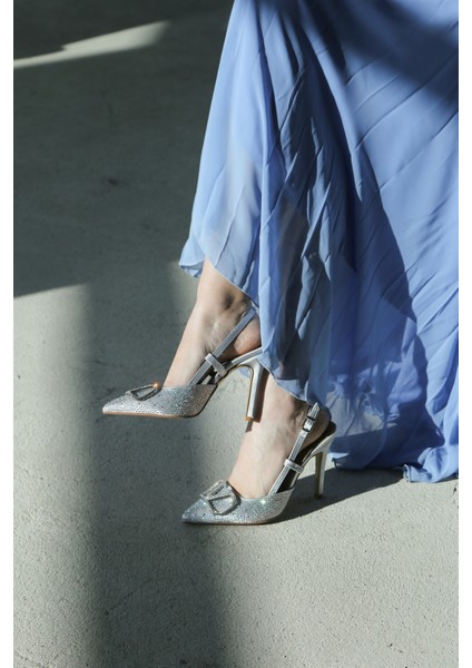 Vilda Gümüş Taş Detaylı Beyaz Topuklu Ayakkabı