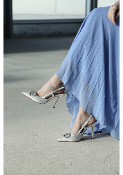 Vilda Gümüş Taş Detaylı Beyaz Topuklu Ayakkabı fırsatları