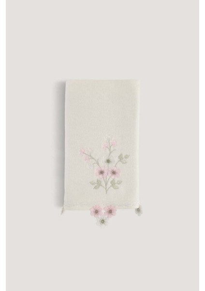 Krem renk nakışlı havlu 30x50, şık ve kaliteli pamuklu ürün