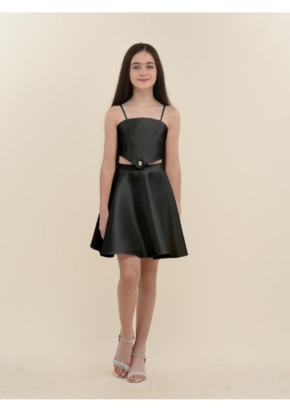 Kız Çocuk Parlak Kumaş Dekolte Detaylı Kısa Abiye Elbise