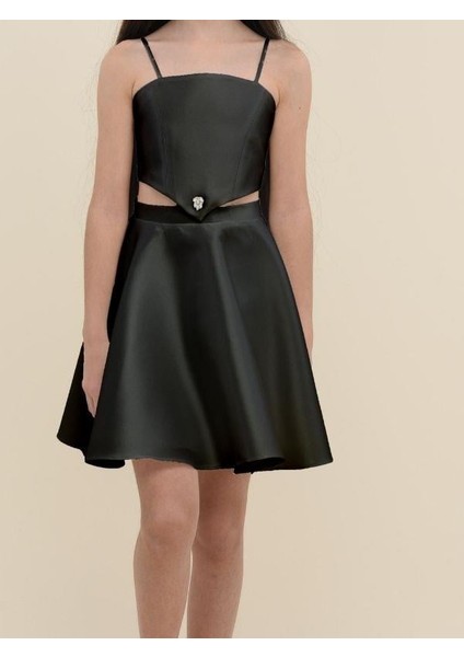 Kız Çocuk Parlak Kumaş Dekolte Detaylı Kısa Abiye Elbise indirimleri