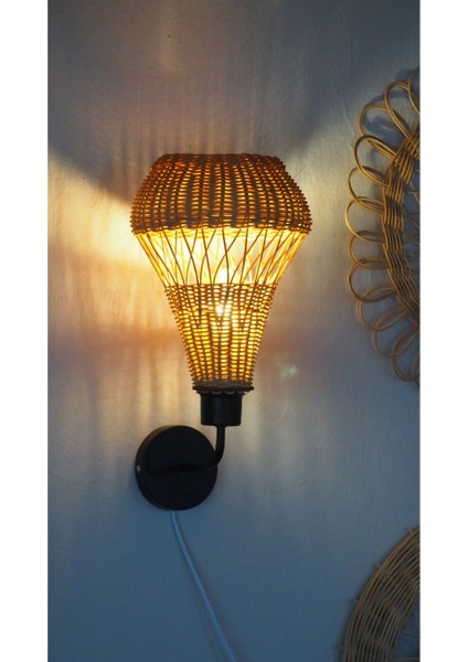 El Yapımı Lale Rattan Duvar Lambası | Doğal ve Otantik Aydınlatma fiyatları
