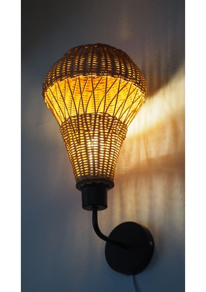 El Yapımı Lale Rattan Duvar Lambası | Doğal ve Otantik Aydınlatma