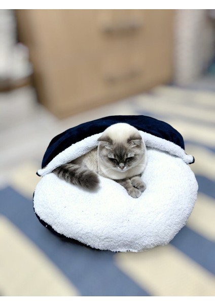 Yumuşak ve rahat kedi yatağı, lacivert ve beyaz renk seçenekleriyle konfor sağlar indirimleri