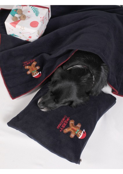 Lacivert polar battaniye ve yastık kılıfı, şık ve sıcak ev dekoru için ideal